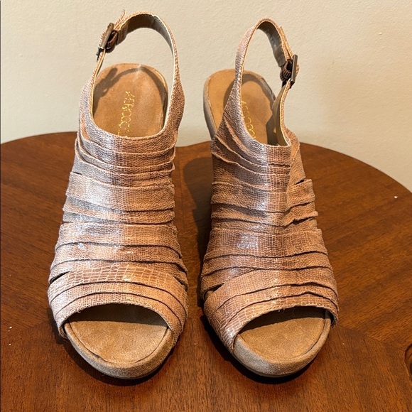 AEROSOLES Shoes - Aerosoles  open toe sling back shoe/wedge heel  tan sparkly leather/suede size 9